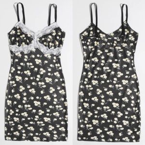 ✨Form Fitting Black Dress w/ White Lace✨🔥